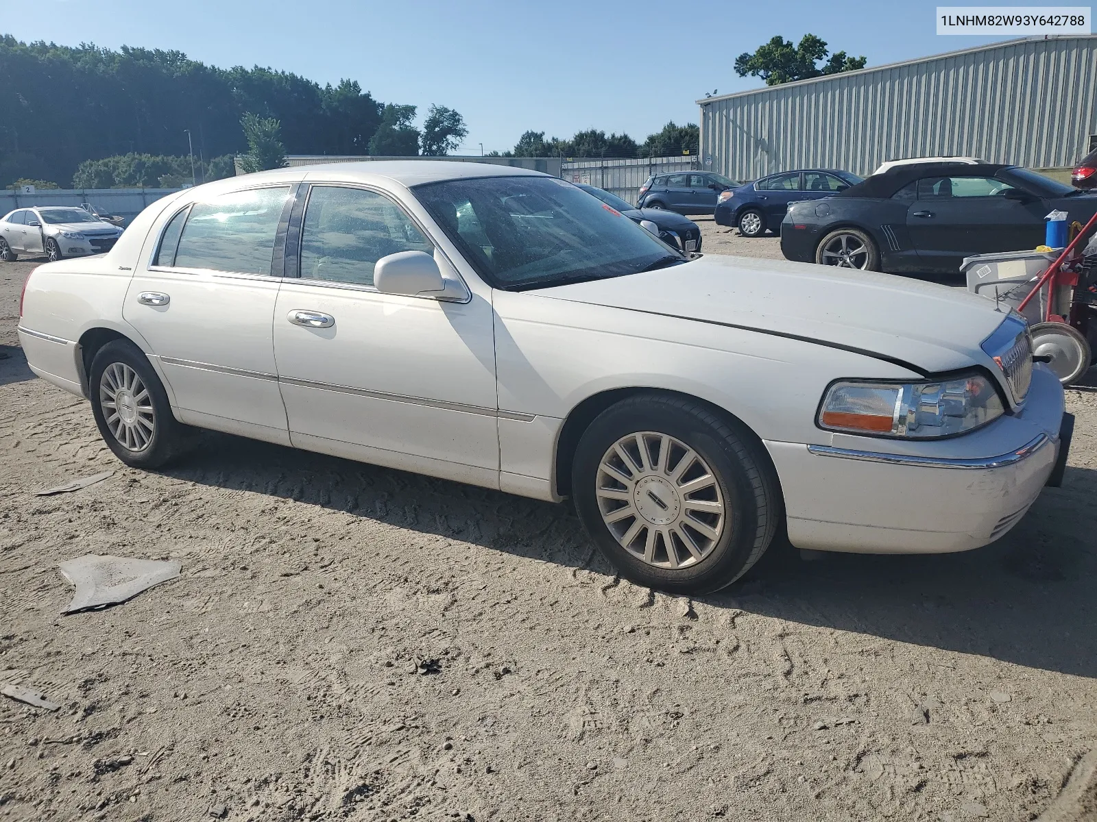 1LNHM82W93Y642788 2003 Lincoln Town Car Signature