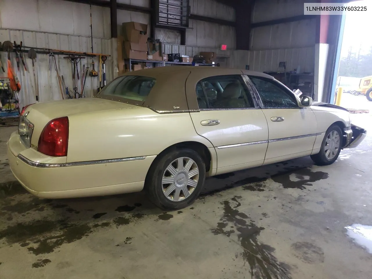 2003 Lincoln Town Car Cartier VIN: 1LNHM83W33Y603225 Lot: 66223994