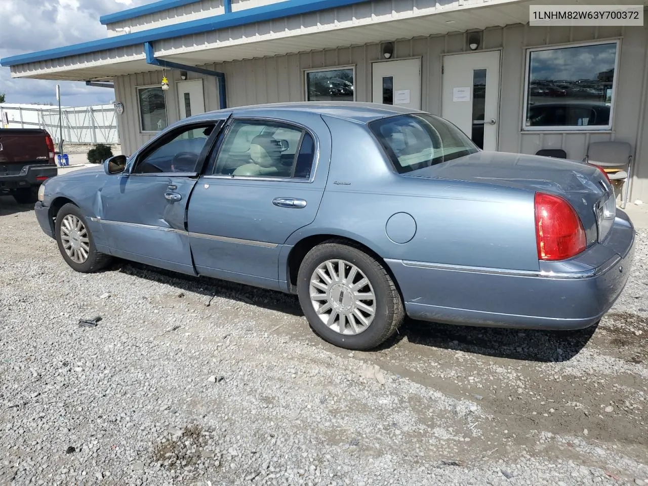 2003 Lincoln Town Car Signature VIN: 1LNHM82W63Y700372 Lot: 73465114