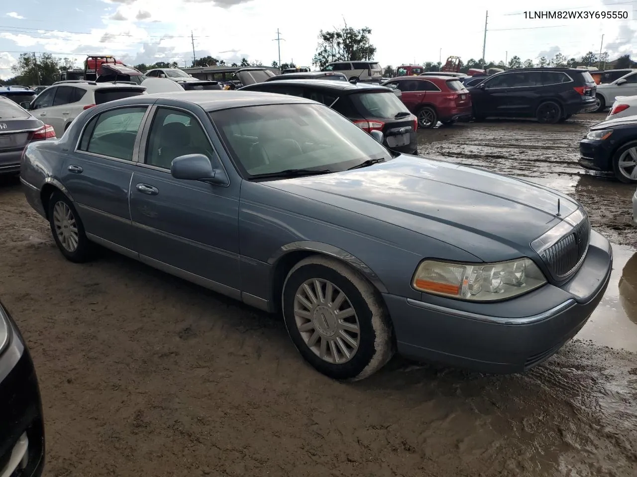 2003 Lincoln Town Car Signature VIN: 1LNHM82WX3Y695550 Lot: 73960184