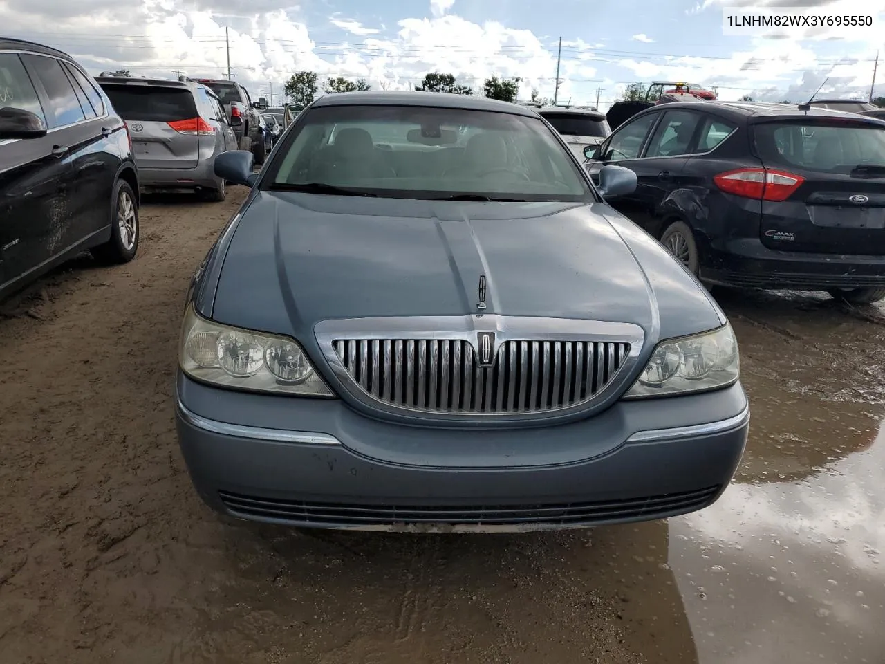 2003 Lincoln Town Car Signature VIN: 1LNHM82WX3Y695550 Lot: 73960184