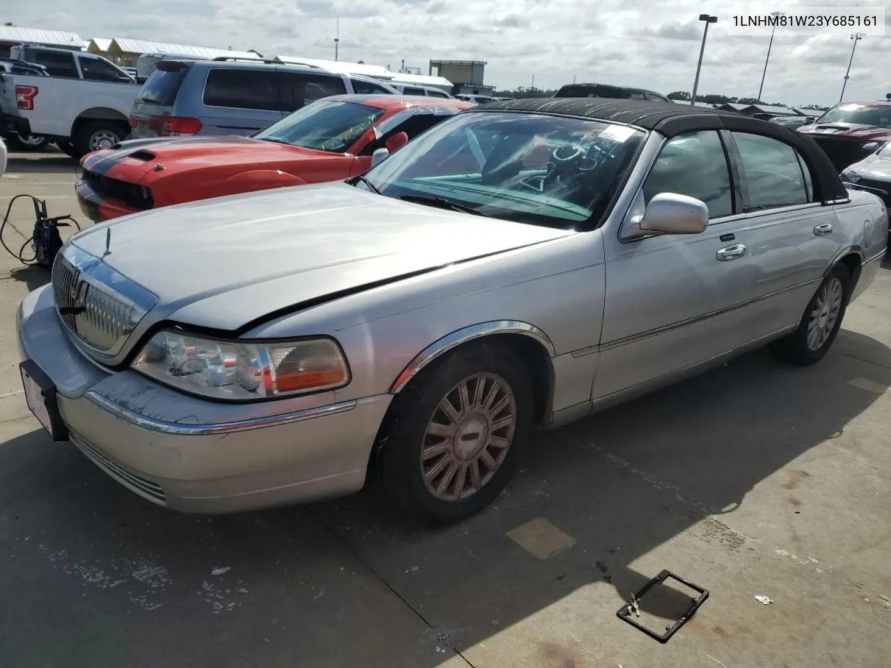 2003 Lincoln Town Car Executive VIN: 1LNHM81W23Y685161 Lot: 74866774