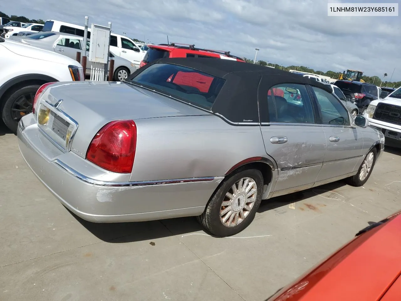 2003 Lincoln Town Car Executive VIN: 1LNHM81W23Y685161 Lot: 74866774