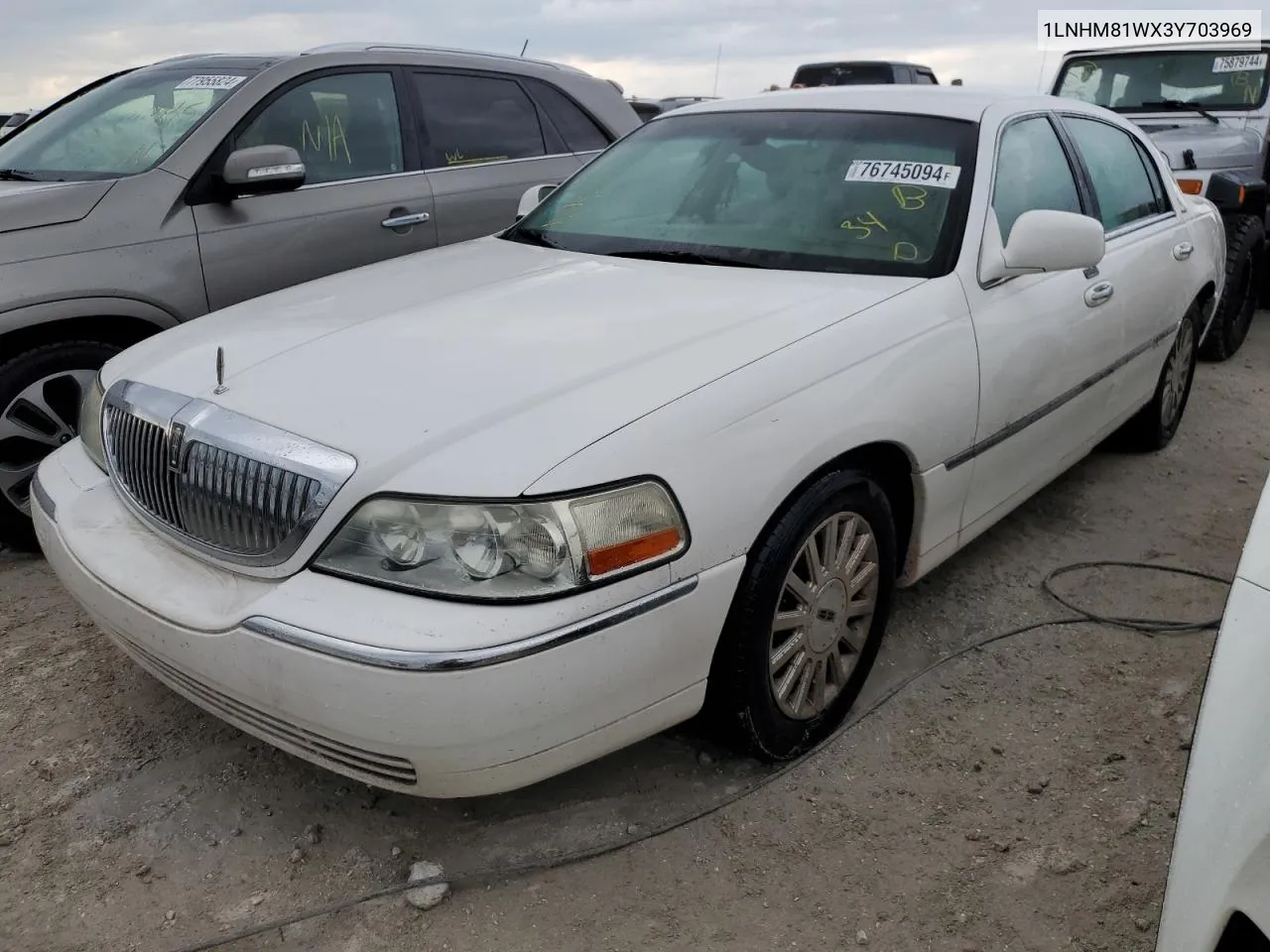 2003 Lincoln Town Car Executive VIN: 1LNHM81WX3Y703969 Lot: 76745094