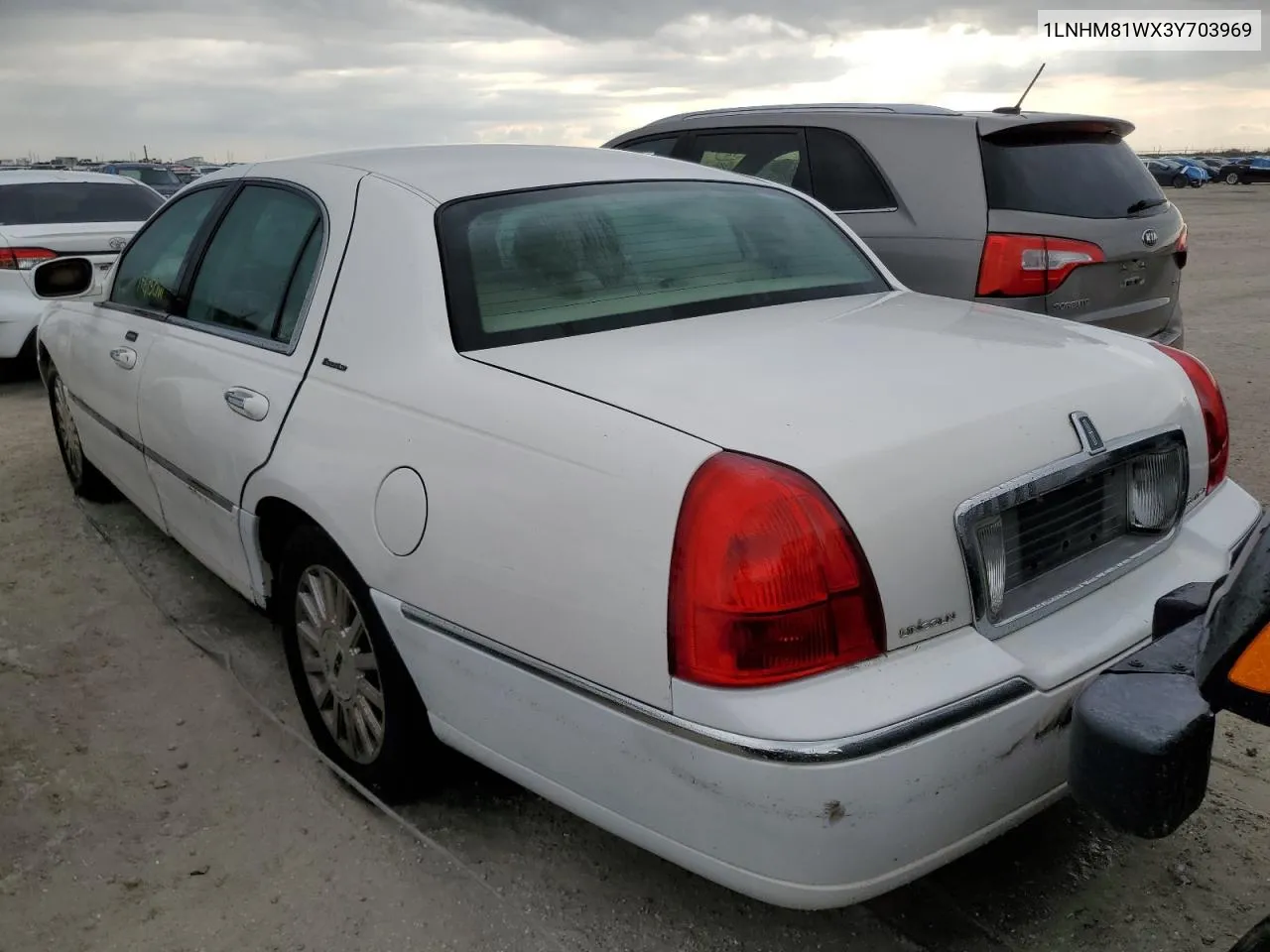 2003 Lincoln Town Car Executive VIN: 1LNHM81WX3Y703969 Lot: 76745094