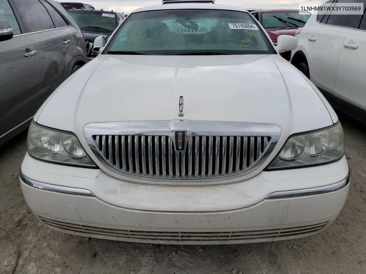 2003 Lincoln Town Car Executive VIN: 1LNHM81WX3Y703969 Lot: 76745094