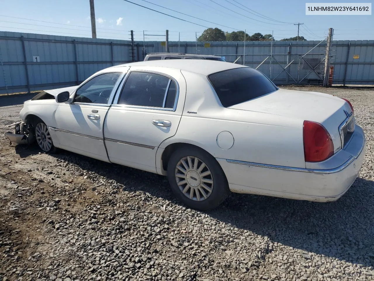 2003 Lincoln Town Car Signature VIN: 1LNHM82W23Y641692 Lot: 77195994