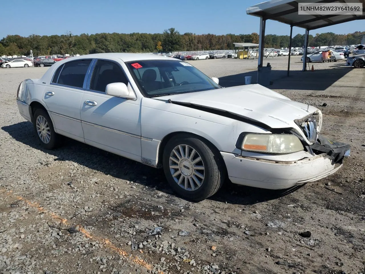 2003 Lincoln Town Car Signature VIN: 1LNHM82W23Y641692 Lot: 77195994