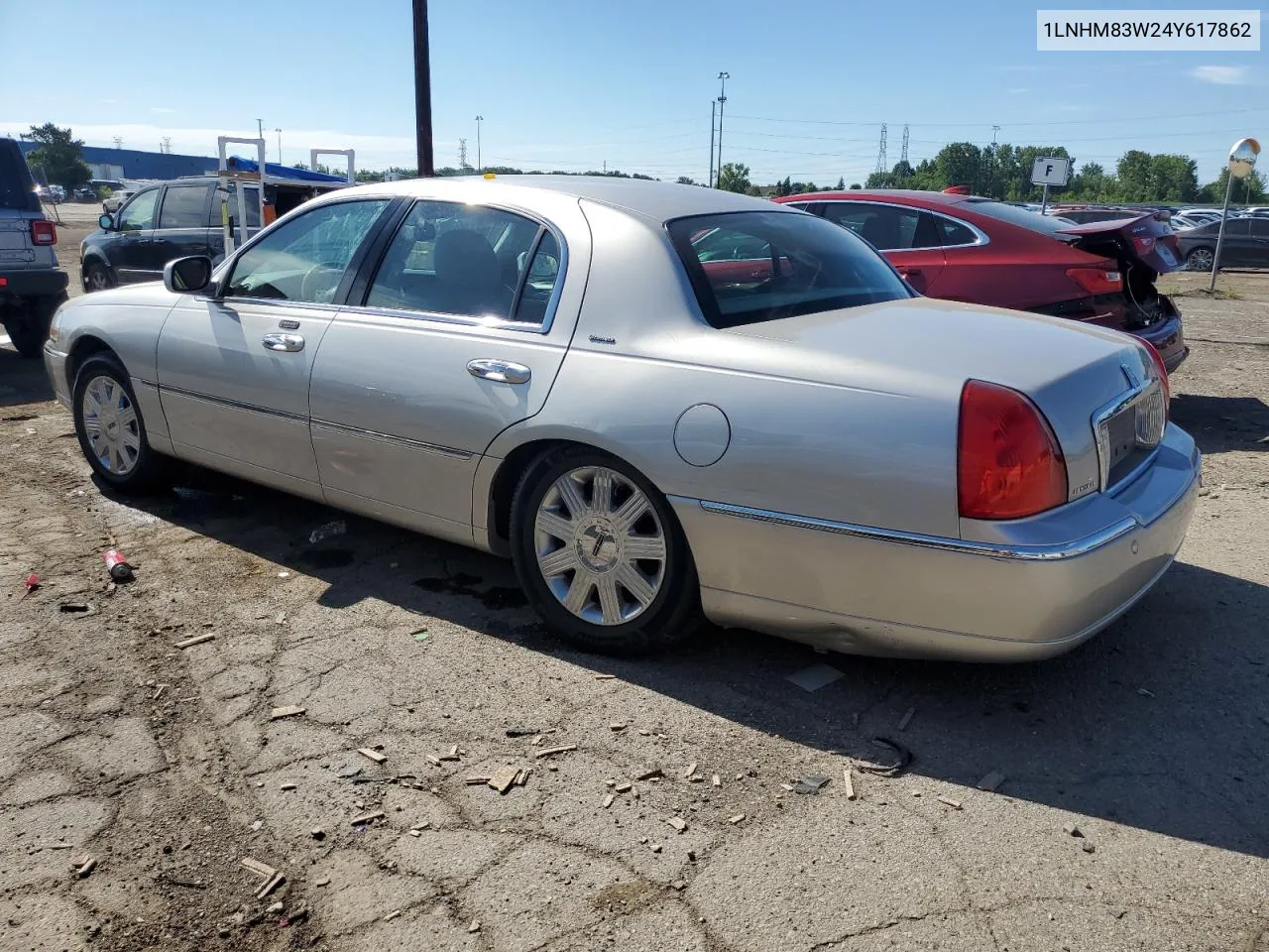 2004 Lincoln Town Car Ultimate VIN: 1LNHM83W24Y617862 Lot: 61608194