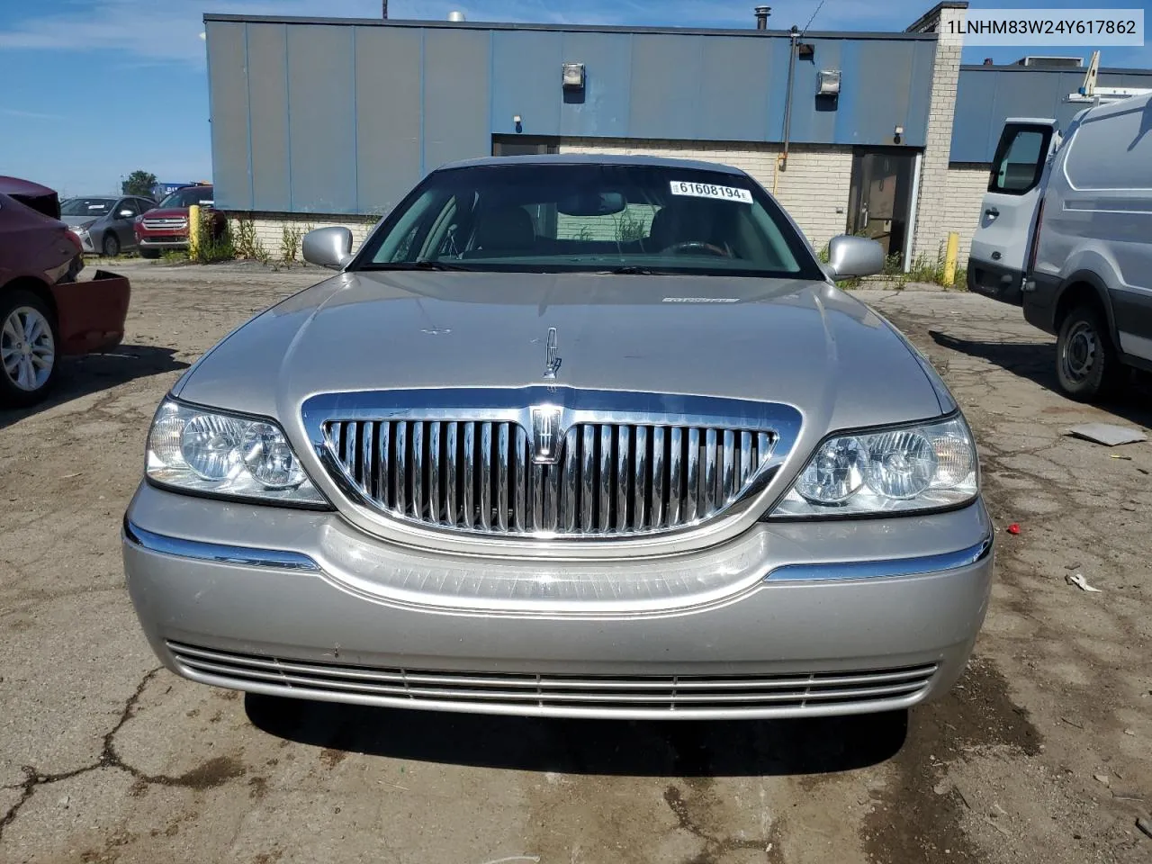 2004 Lincoln Town Car Ultimate VIN: 1LNHM83W24Y617862 Lot: 61608194