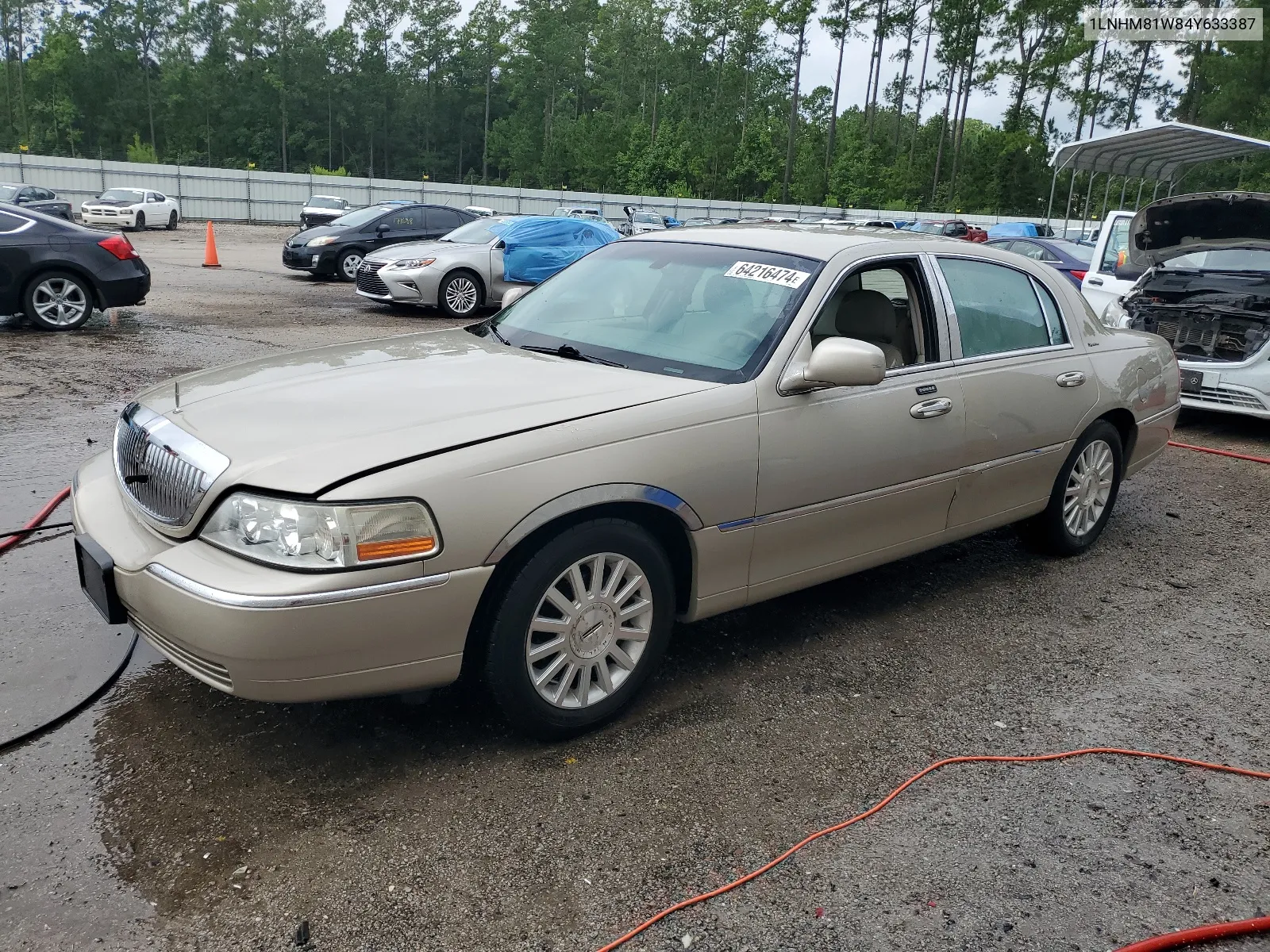 2004 Lincoln Town Car Executive VIN: 1LNHM81W84Y633387 Lot: 64216474