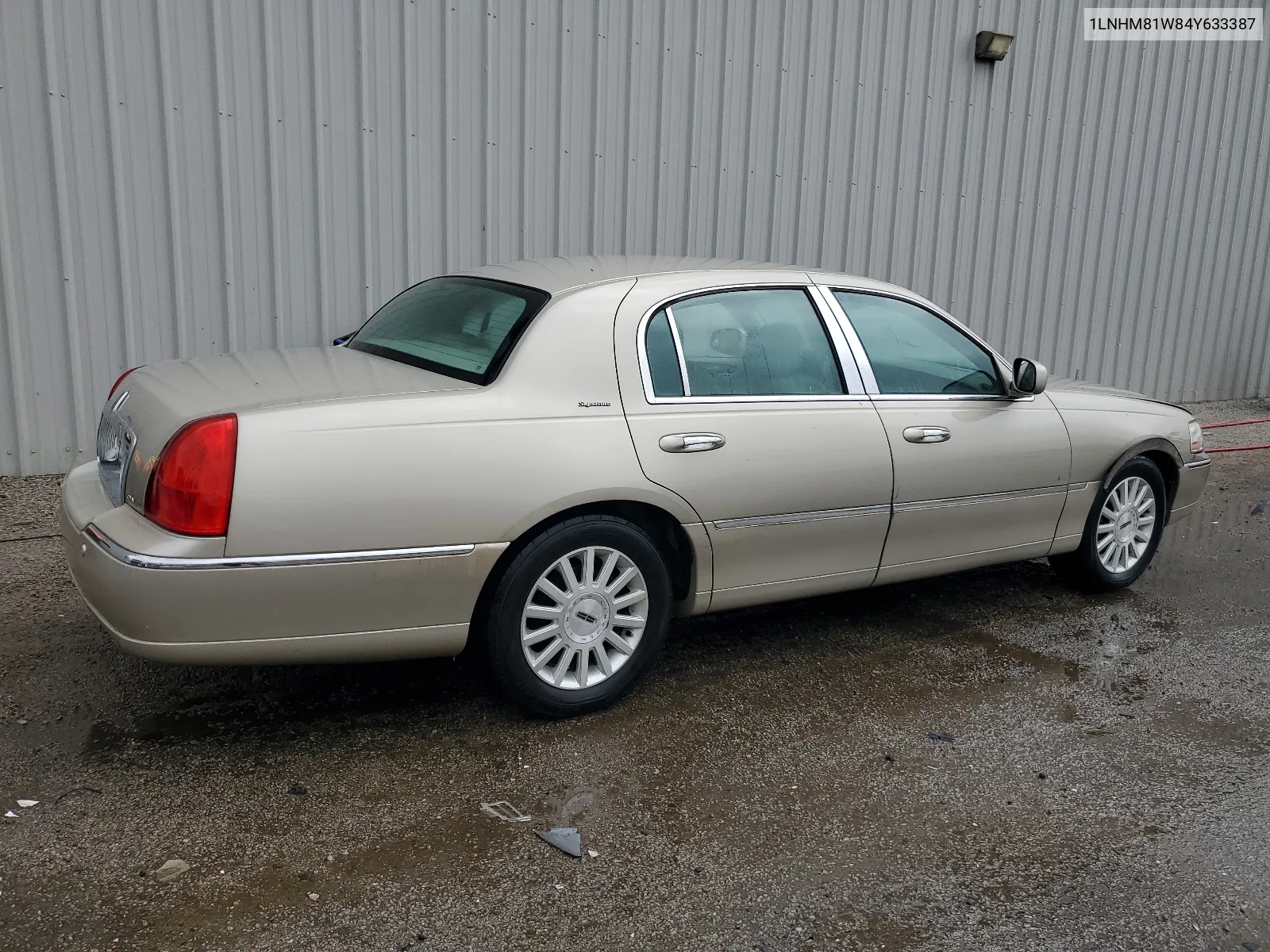 2004 Lincoln Town Car Executive VIN: 1LNHM81W84Y633387 Lot: 64216474