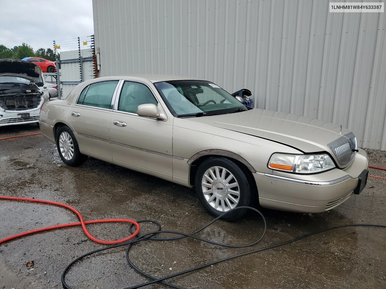 2004 Lincoln Town Car Executive VIN: 1LNHM81W84Y633387 Lot: 64216474