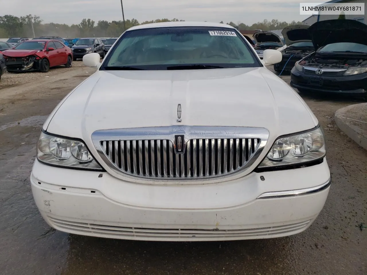 2004 Lincoln Town Car Executive VIN: 1LNHM81W04Y681871 Lot: 71062914