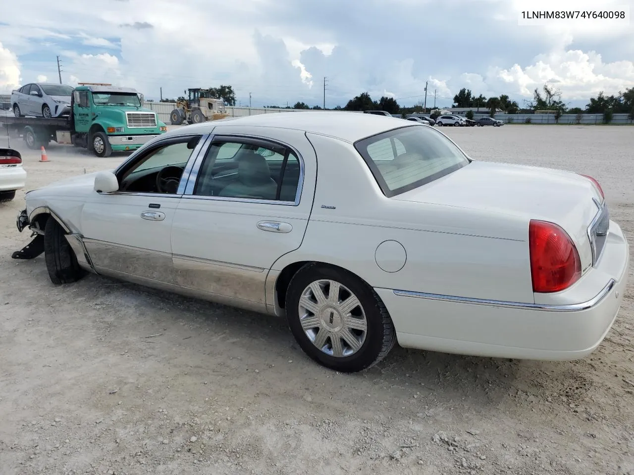 2004 Lincoln Town Car Ultimate VIN: 1LNHM83W74Y640098 Lot: 73736794