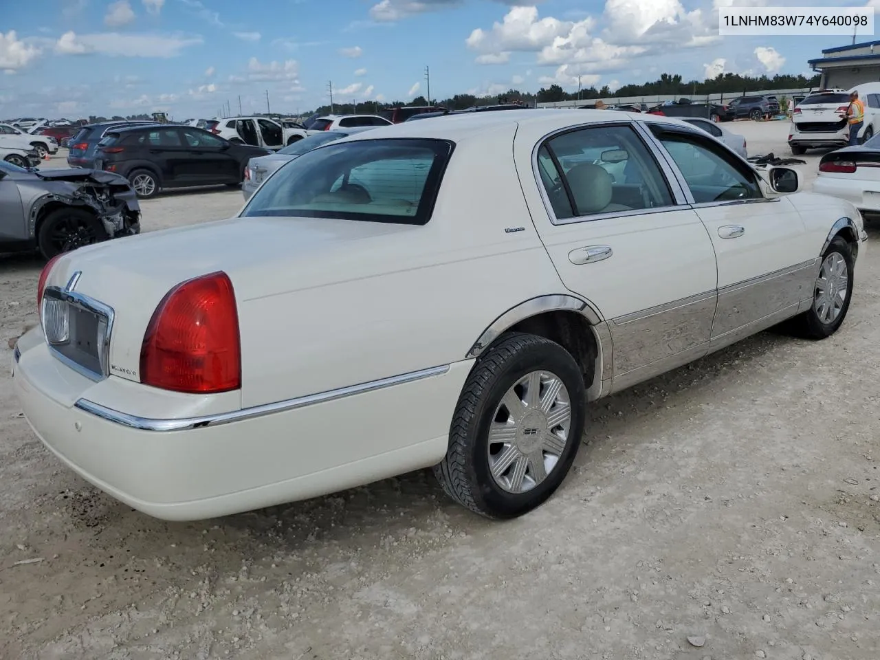 2004 Lincoln Town Car Ultimate VIN: 1LNHM83W74Y640098 Lot: 73736794