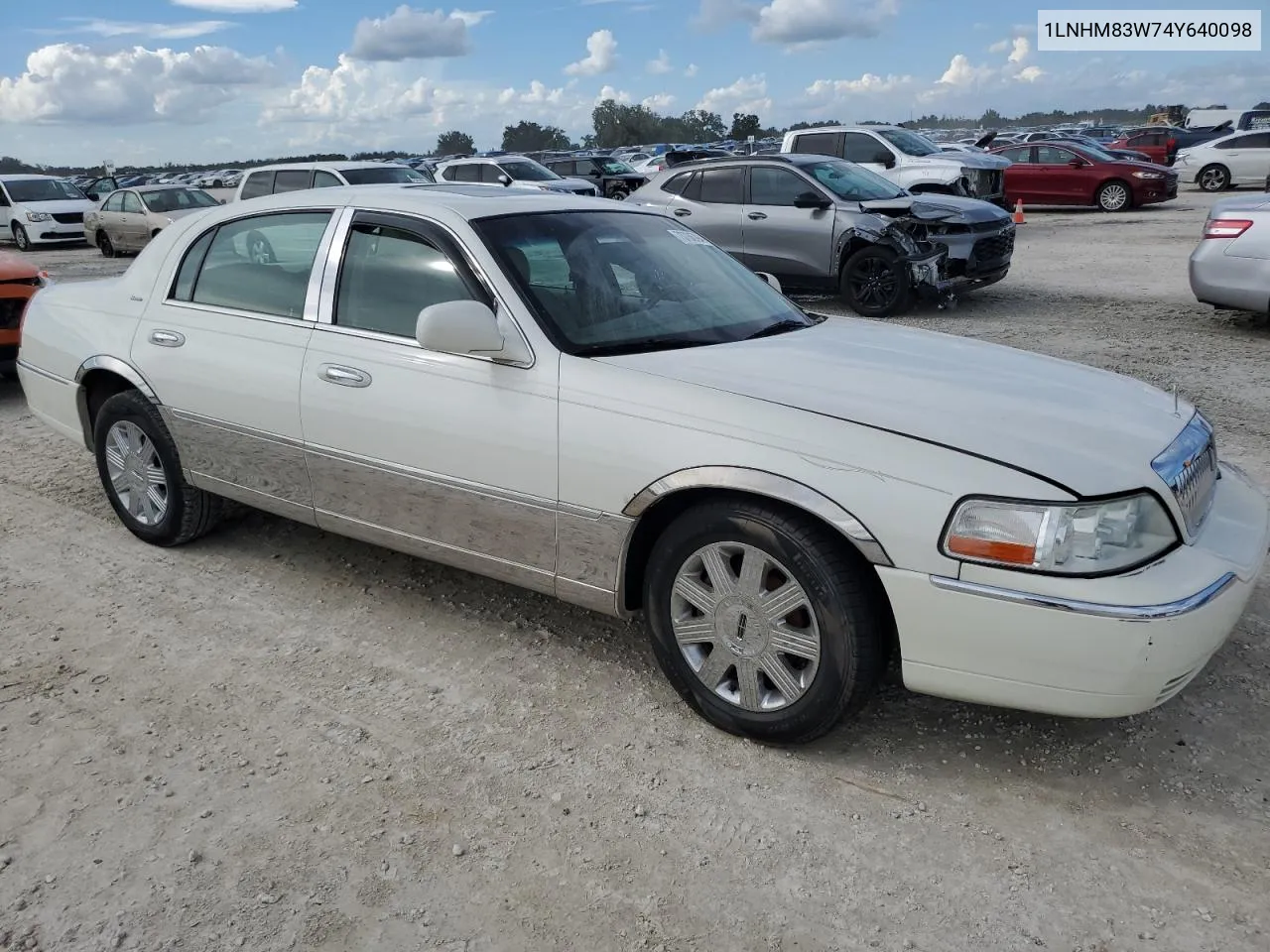 2004 Lincoln Town Car Ultimate VIN: 1LNHM83W74Y640098 Lot: 73736794