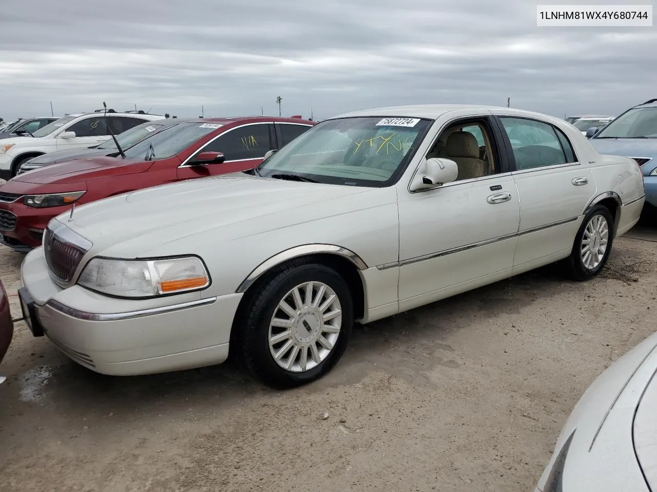 2004 Lincoln Town Car Executive VIN: 1LNHM81WX4Y680744 Lot: 75872724