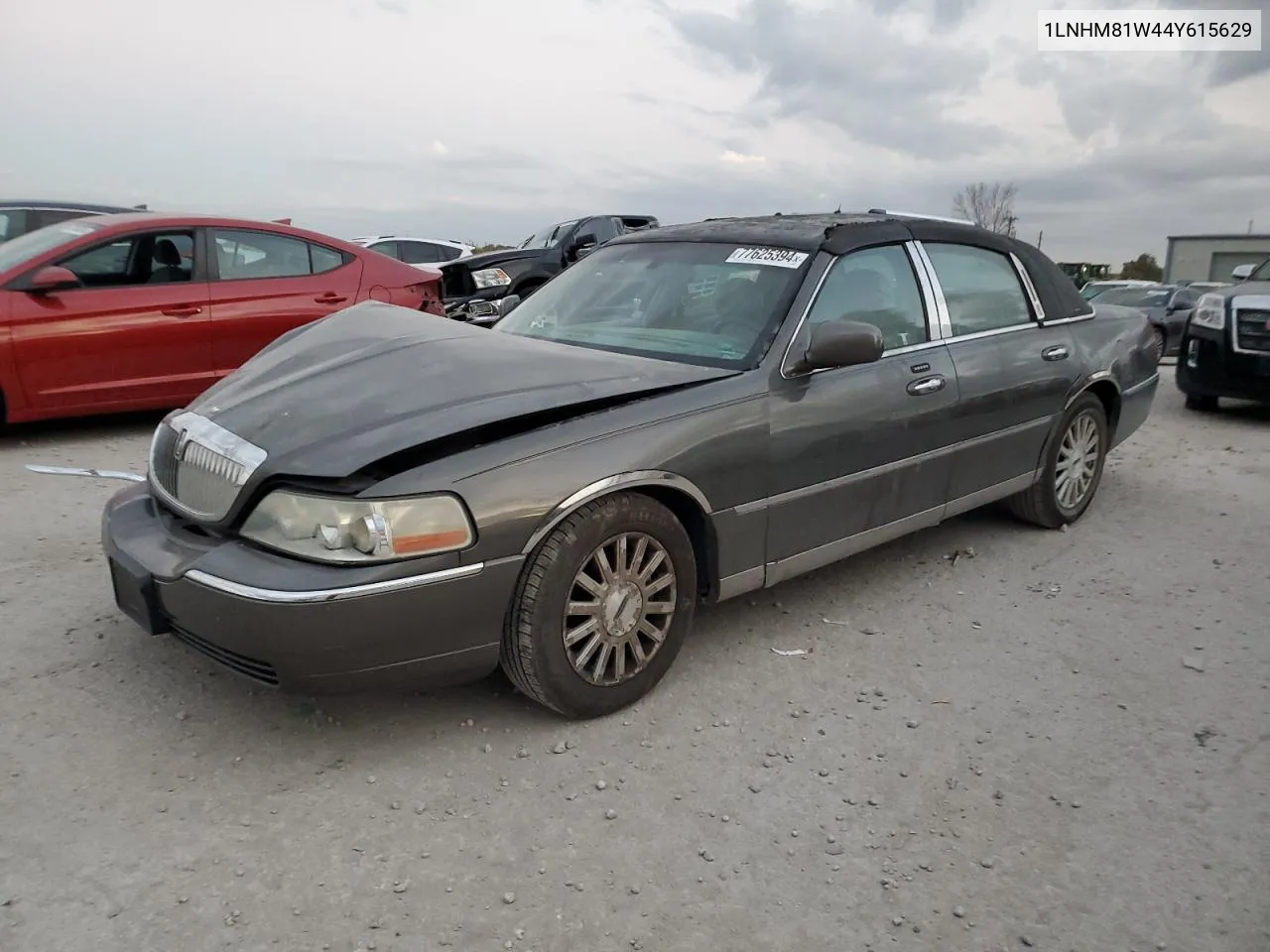 2004 Lincoln Town Car Executive VIN: 1LNHM81W44Y615629 Lot: 77625394