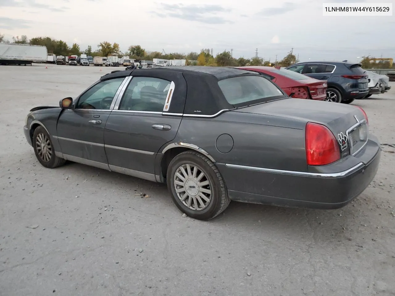 2004 Lincoln Town Car Executive VIN: 1LNHM81W44Y615629 Lot: 77625394