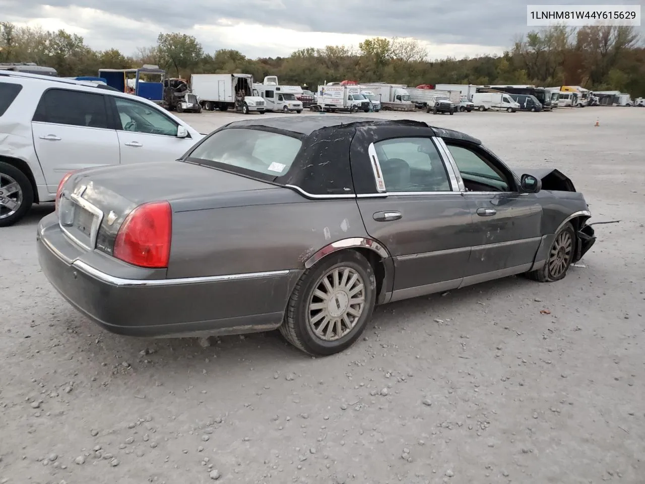 2004 Lincoln Town Car Executive VIN: 1LNHM81W44Y615629 Lot: 77625394