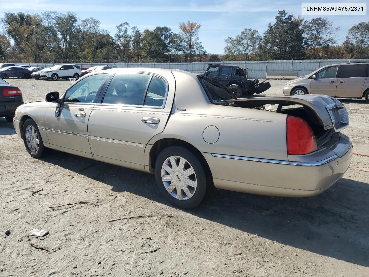 2004 Lincoln Town Car Ultimate Long Wheelbase VIN: 1LNHM85W94Y672371 Lot: 77752284