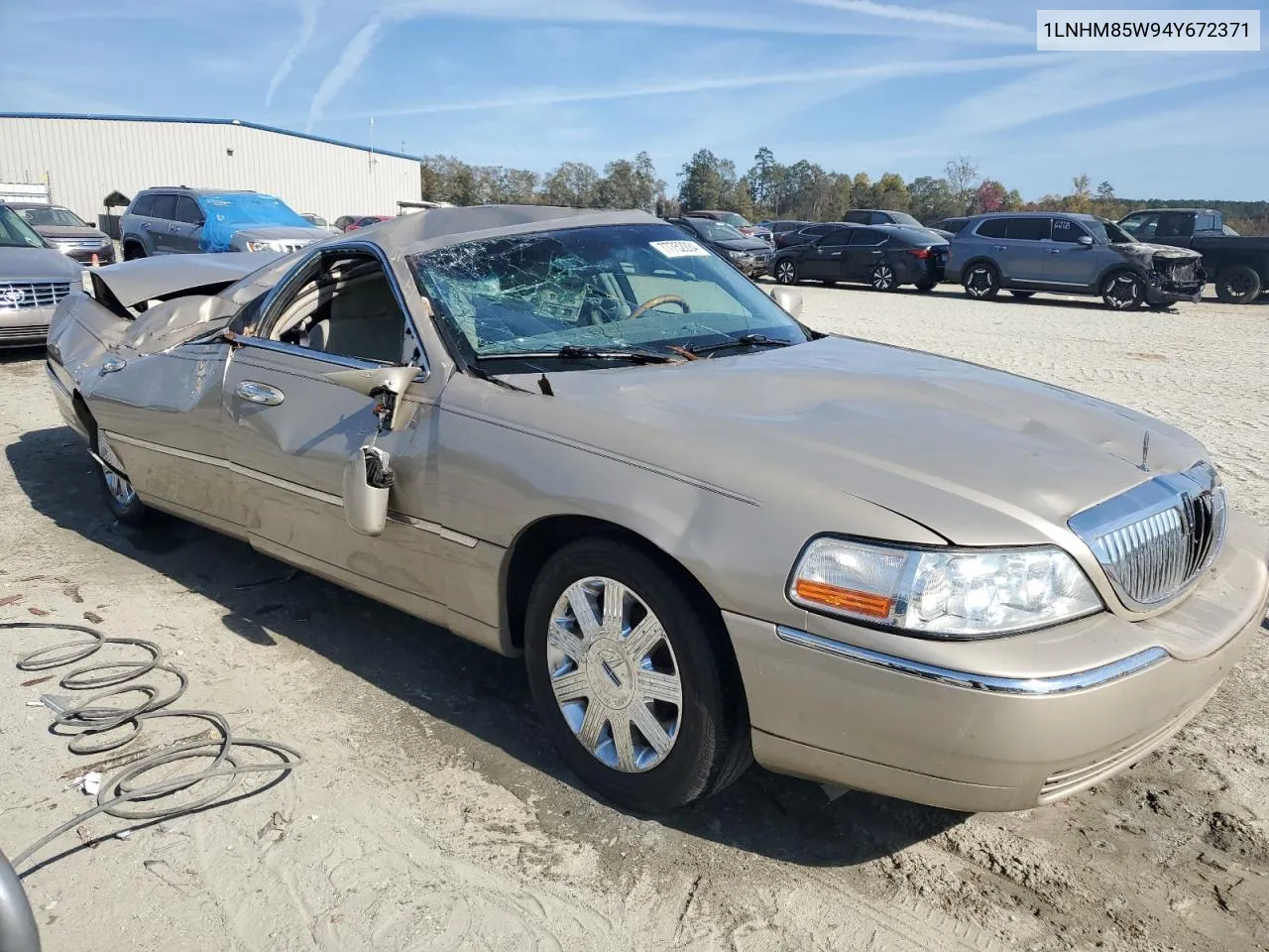 2004 Lincoln Town Car Ultimate Long Wheelbase VIN: 1LNHM85W94Y672371 Lot: 77752284