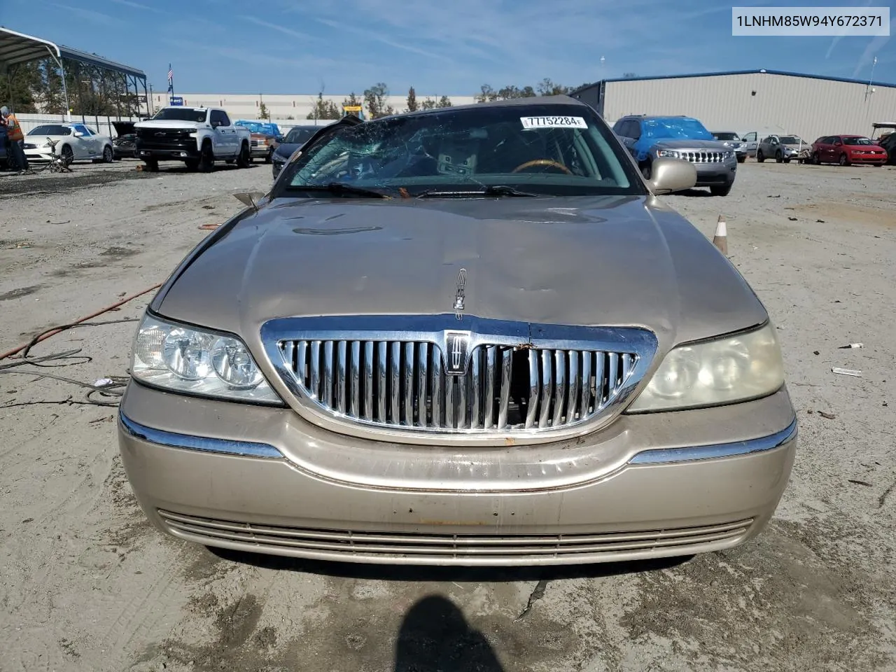 2004 Lincoln Town Car Ultimate Long Wheelbase VIN: 1LNHM85W94Y672371 Lot: 77752284