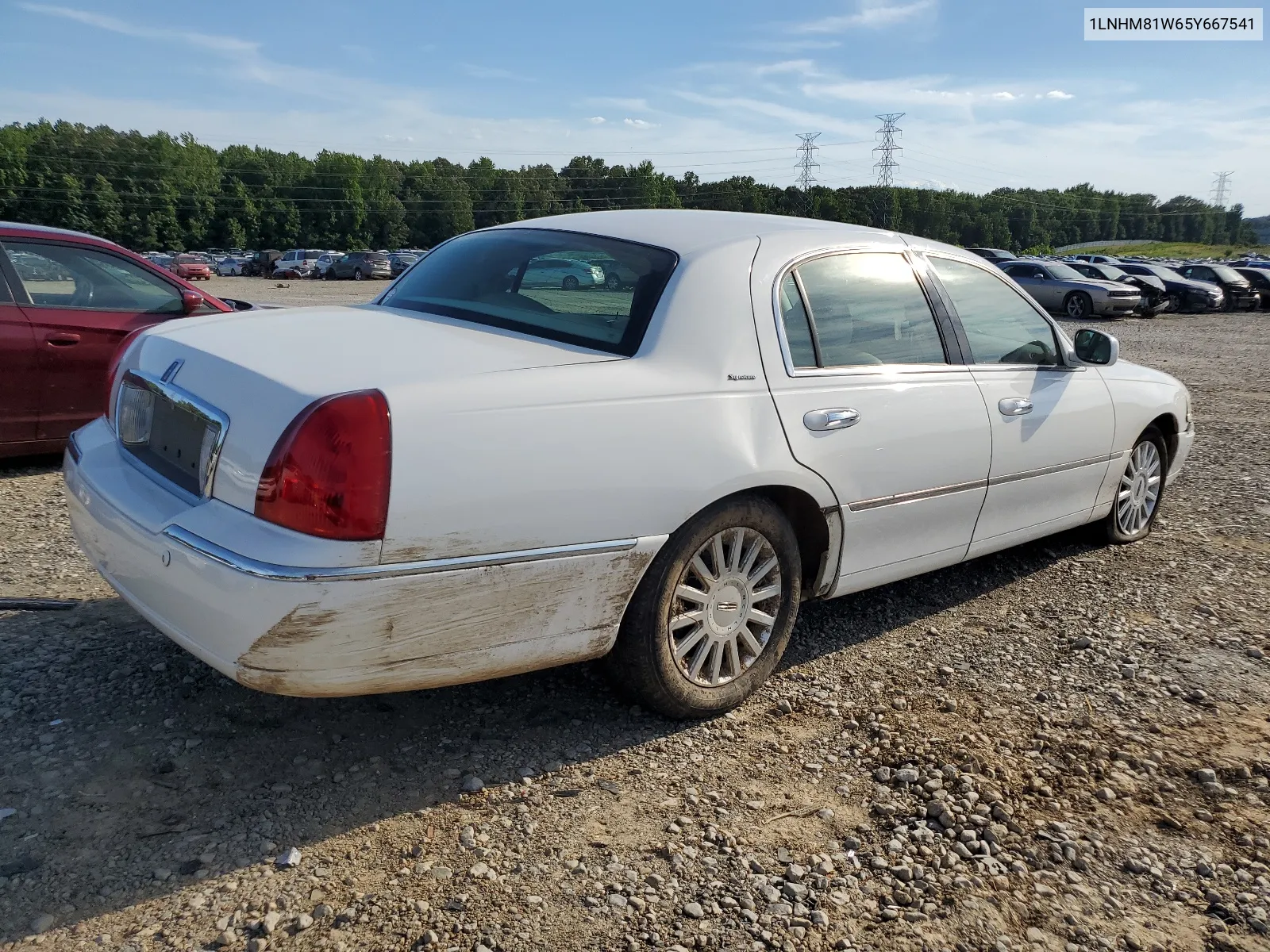 2005 Lincoln Town Car Signature VIN: 1LNHM81W65Y667541 Lot: 58516114