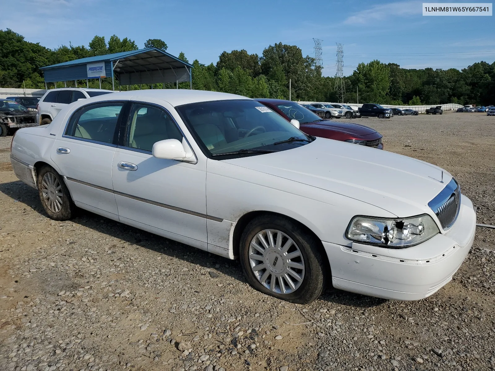 2005 Lincoln Town Car Signature VIN: 1LNHM81W65Y667541 Lot: 58516114