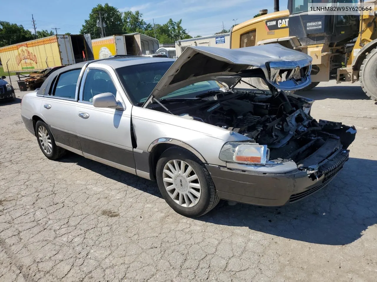 2005 Lincoln Town Car Signature Limited VIN: 1LNHM82W95Y620664 Lot: 58664424