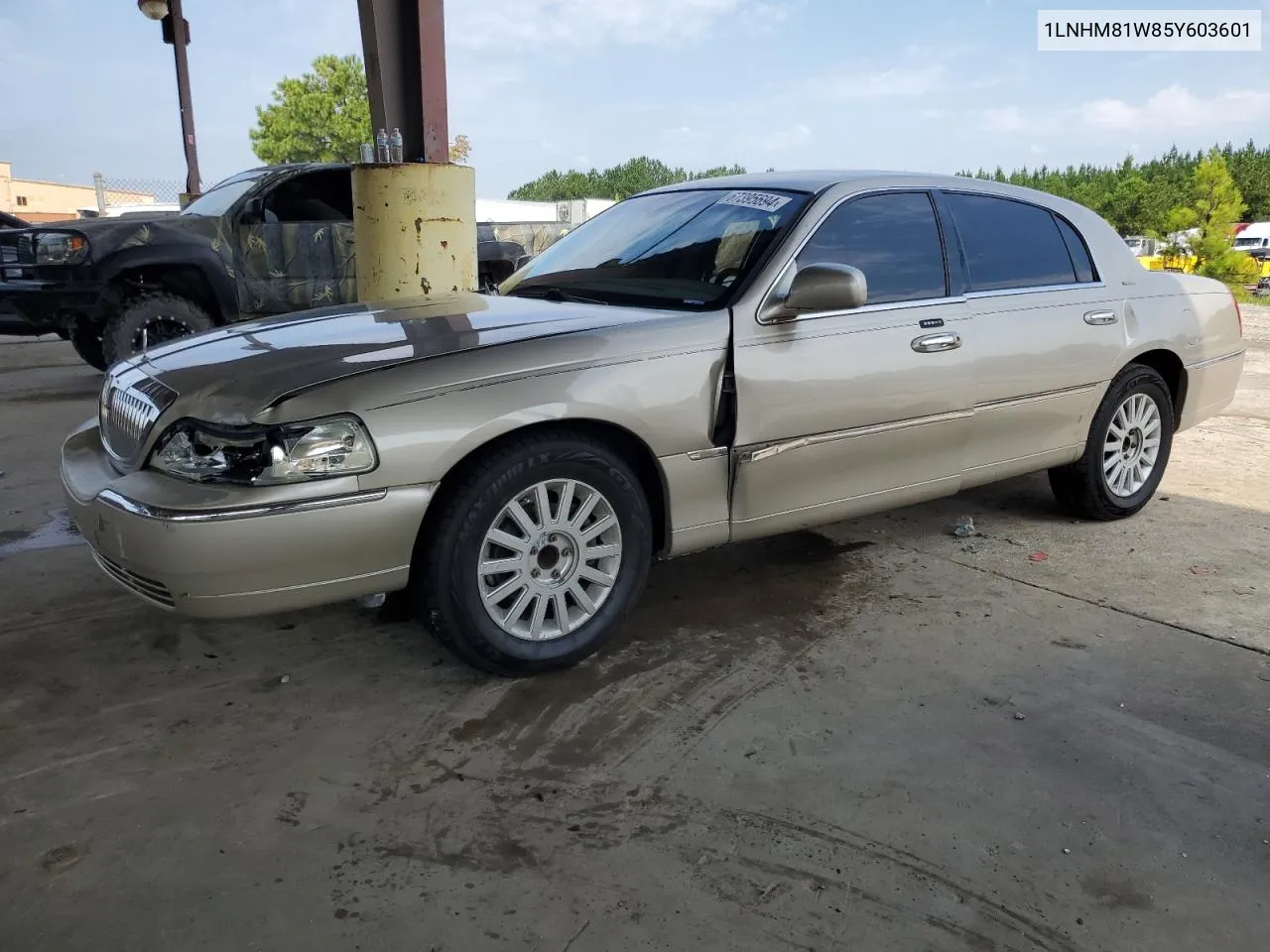 1LNHM81W85Y603601 2005 Lincoln Town Car Signature