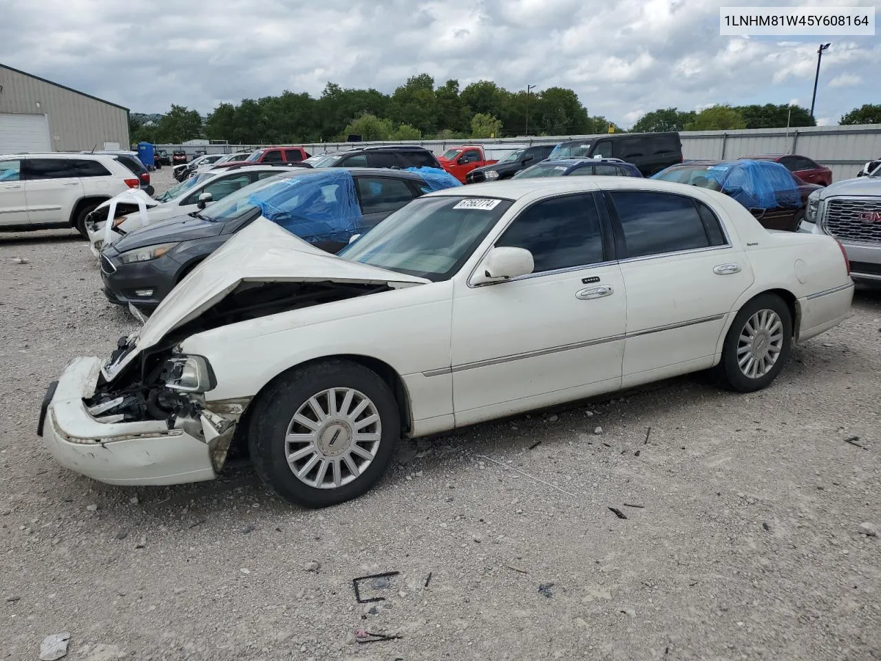 2005 Lincoln Town Car Signature VIN: 1LNHM81W45Y608164 Lot: 67562774