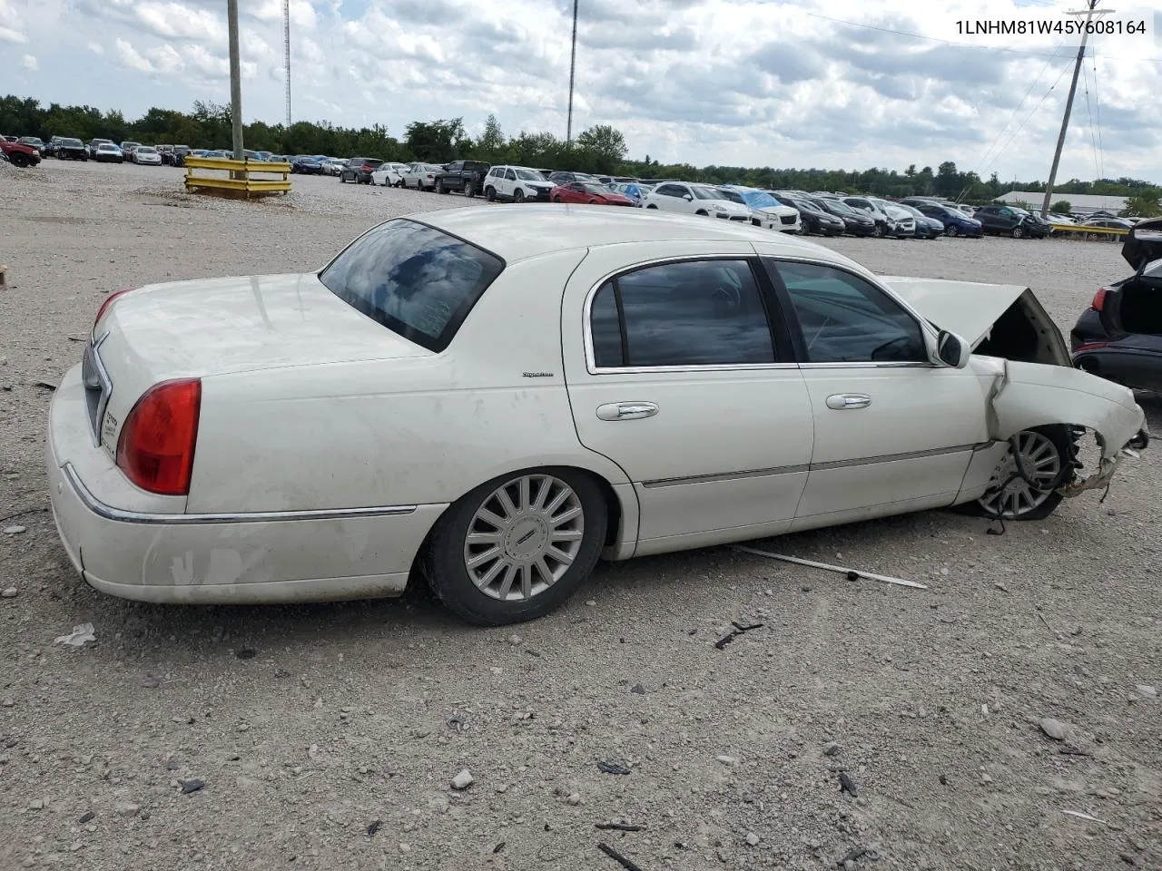 1LNHM81W45Y608164 2005 Lincoln Town Car Signature