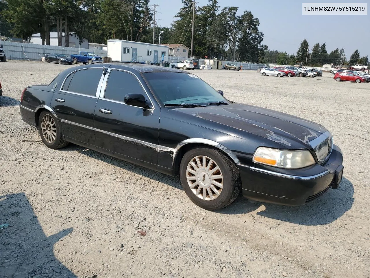 2005 Lincoln Town Car Signature Limited VIN: 1LNHM82W75Y615219 Lot: 70356604