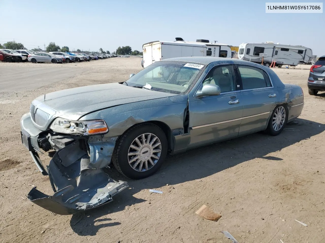 2005 Lincoln Town Car Signature VIN: 1LNHM81W05Y617086 Lot: 70684554