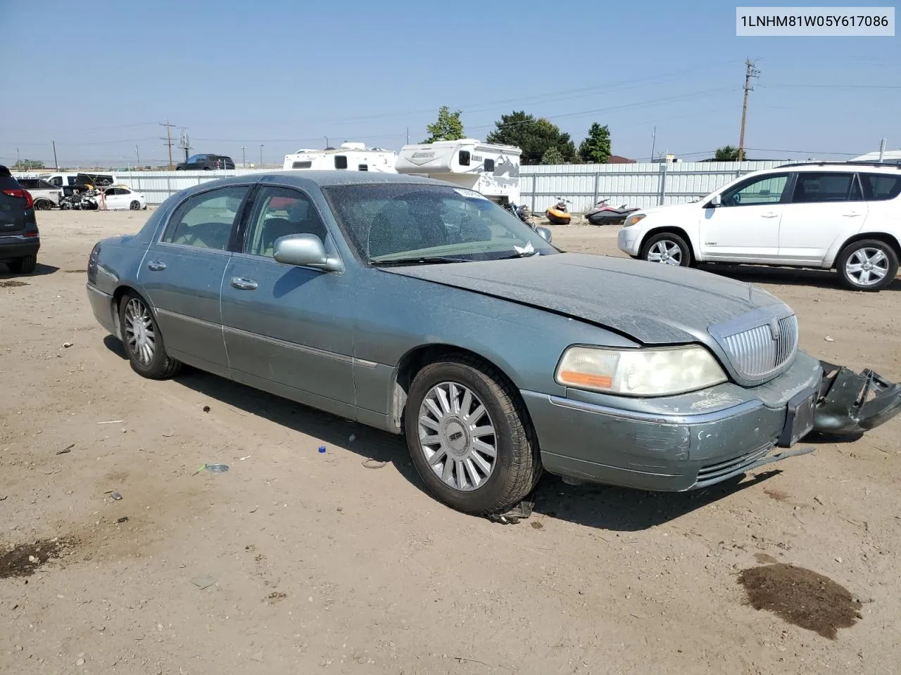 2005 Lincoln Town Car Signature VIN: 1LNHM81W05Y617086 Lot: 70684554