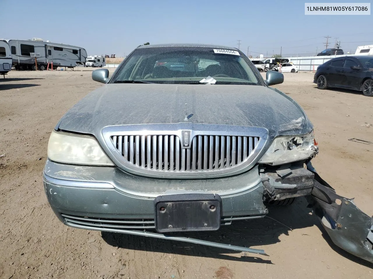 1LNHM81W05Y617086 2005 Lincoln Town Car Signature