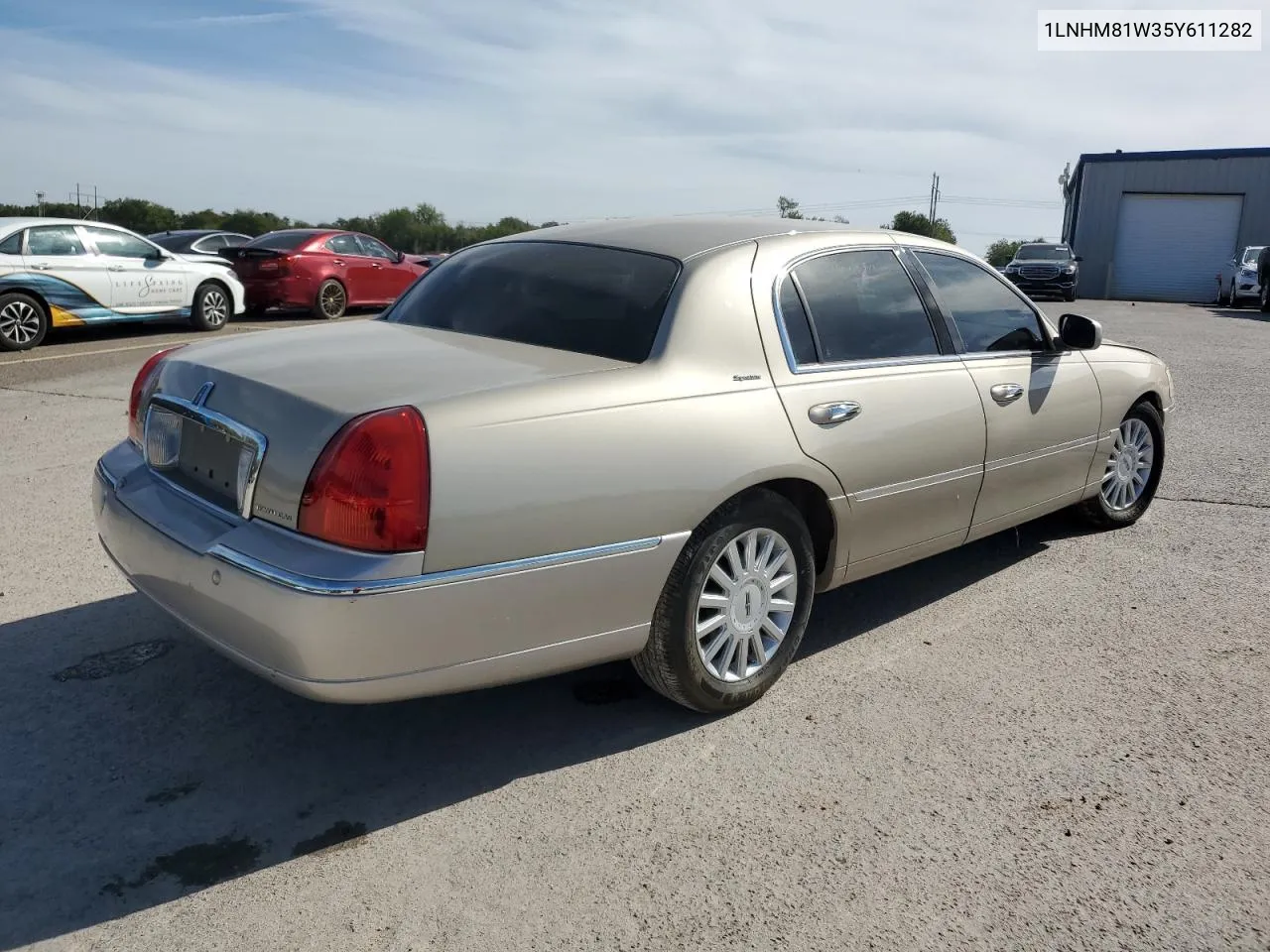 2005 Lincoln Town Car Signature VIN: 1LNHM81W35Y611282 Lot: 73635934