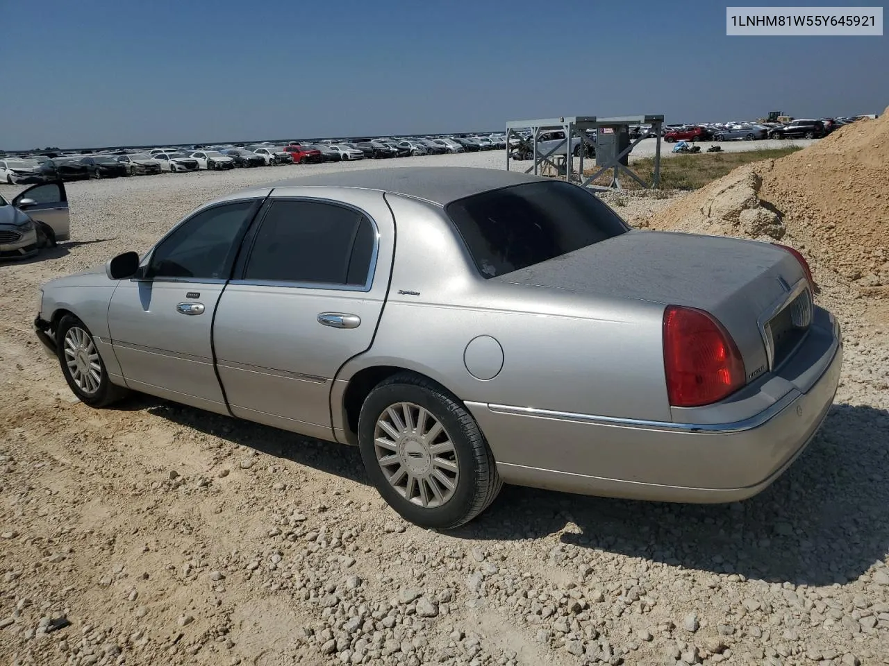 2005 Lincoln Town Car Signature VIN: 1LNHM81W55Y645921 Lot: 74830774