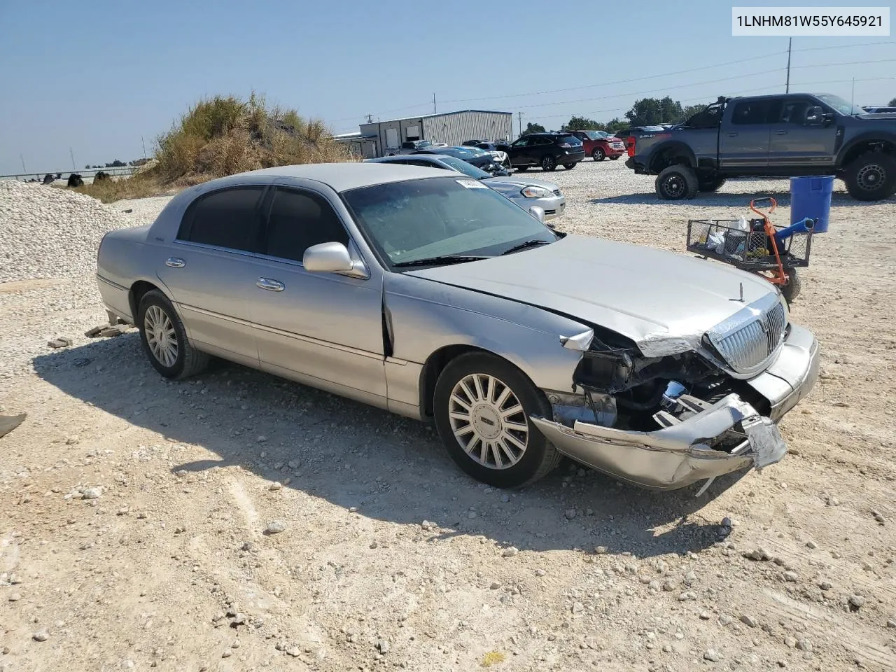 2005 Lincoln Town Car Signature VIN: 1LNHM81W55Y645921 Lot: 74830774