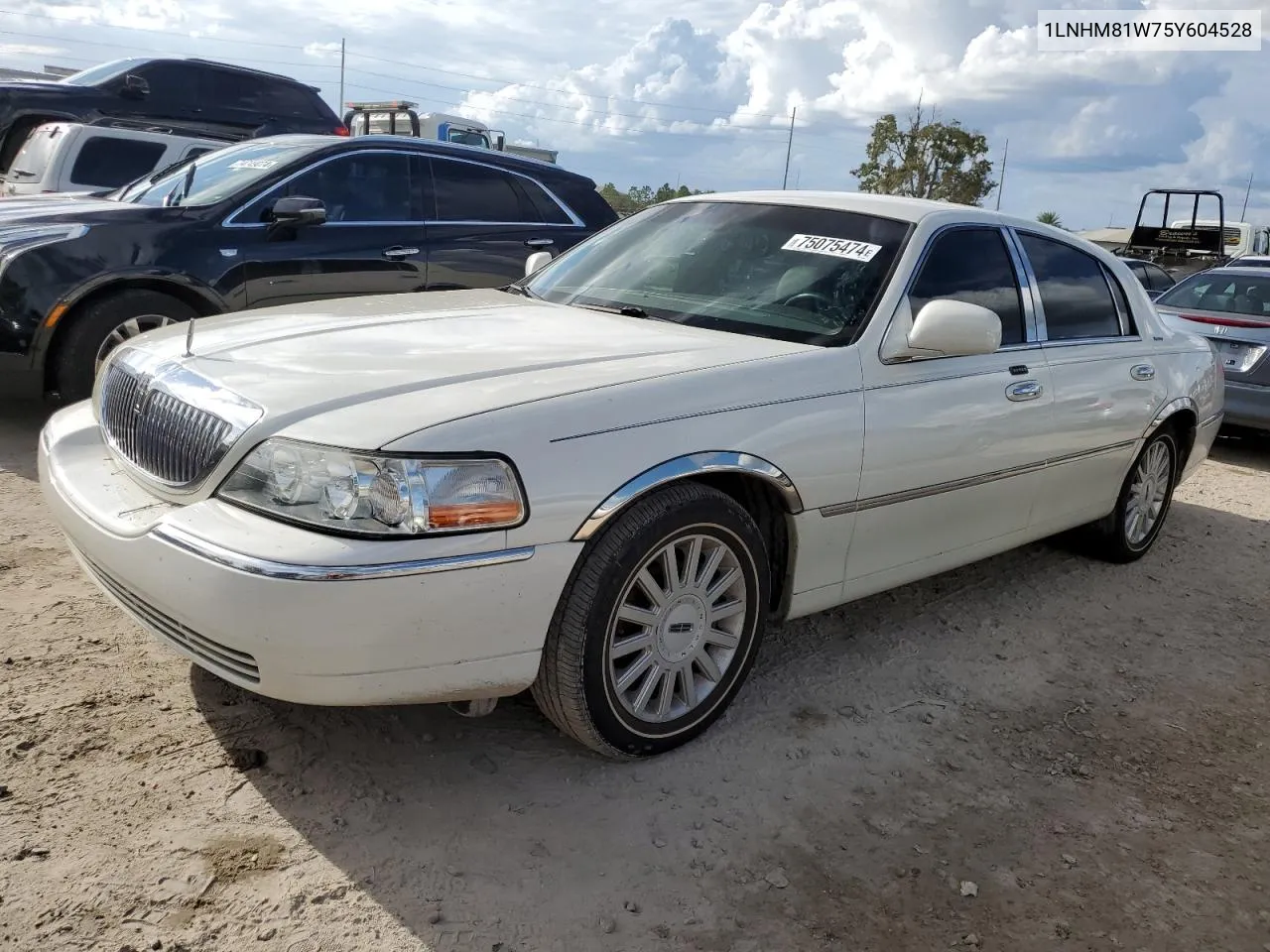 2005 Lincoln Town Car Signature VIN: 1LNHM81W75Y604528 Lot: 75075474