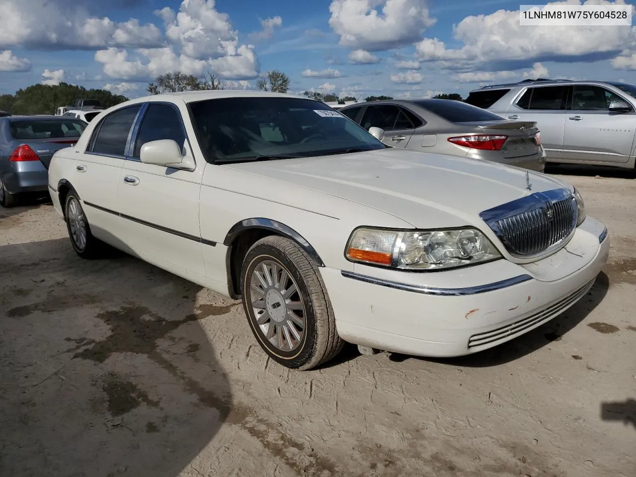 2005 Lincoln Town Car Signature VIN: 1LNHM81W75Y604528 Lot: 75075474