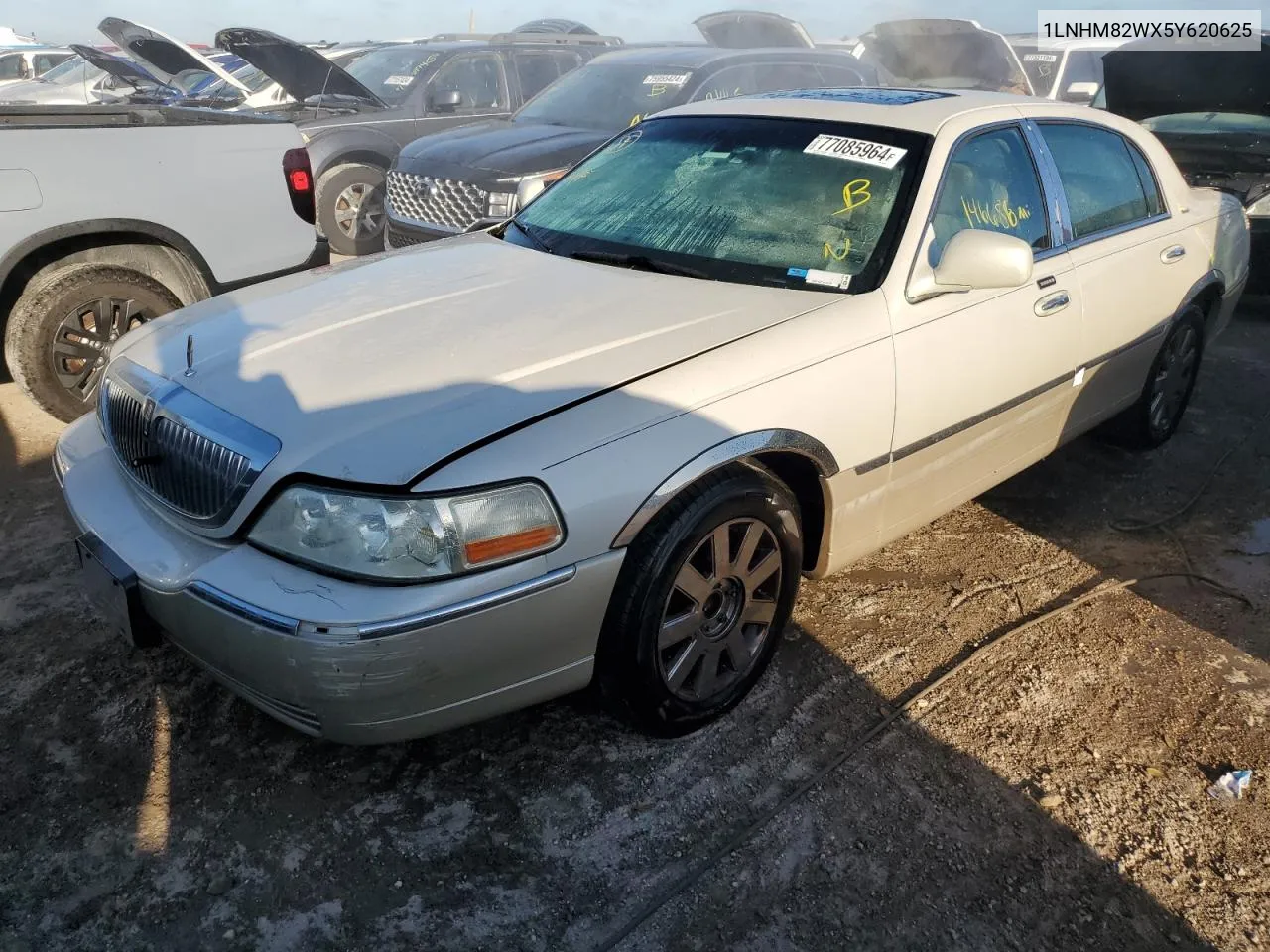 2005 Lincoln Town Car Signature Limited VIN: 1LNHM82WX5Y620625 Lot: 77085964