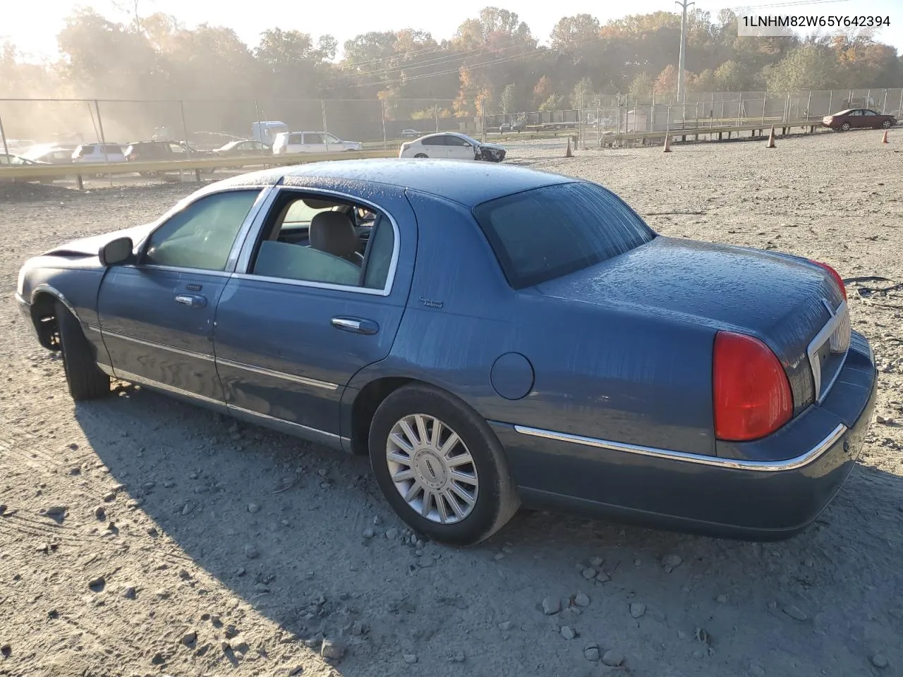 2005 Lincoln Town Car Signature Limited VIN: 1LNHM82W65Y642394 Lot: 78156844