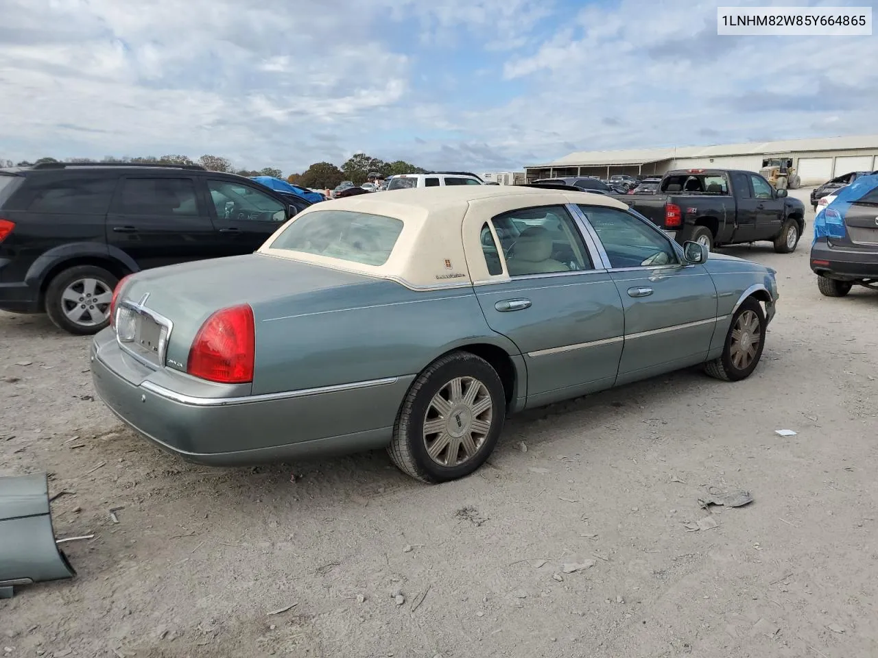 2005 Lincoln Town Car Signature Limited VIN: 1LNHM82W85Y664865 Lot: 79943234