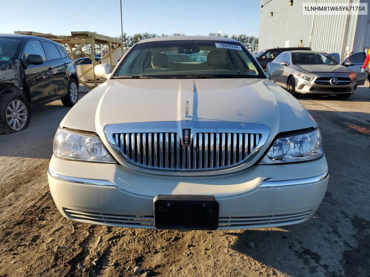 2005 Lincoln Town Car Signature VIN: 1LNHM81W65Y671704 Lot: 79969284