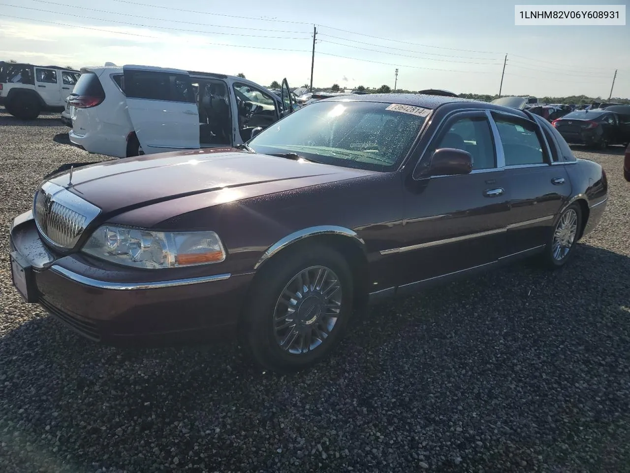 2006 Lincoln Town Car Signature Limited VIN: 1LNHM82V06Y608931 Lot: 73642814