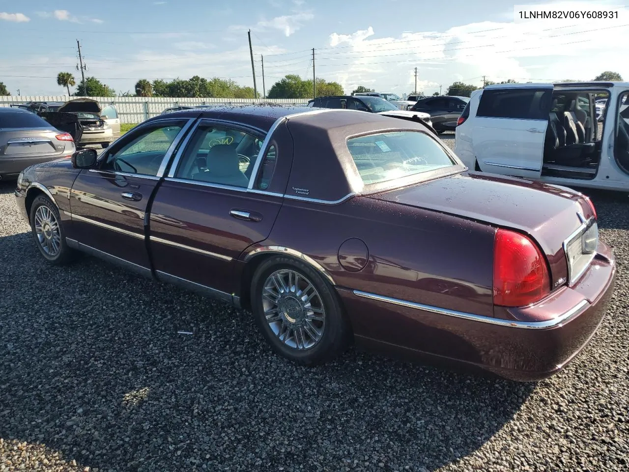 2006 Lincoln Town Car Signature Limited VIN: 1LNHM82V06Y608931 Lot: 73642814