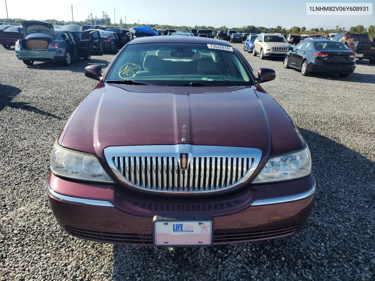 2006 Lincoln Town Car Signature Limited VIN: 1LNHM82V06Y608931 Lot: 73642814